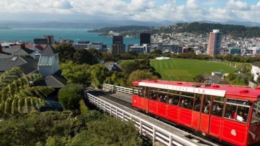  25-годишна депутатка осмя по-възрастен с фразата на младите 