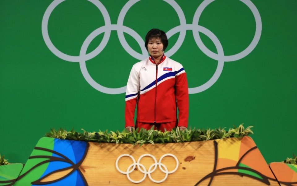 Йонг Сим Рим с олимпийско злато в щангите в кат. до 75 кг.