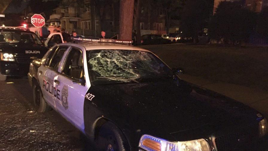 Пожар, камъни по полицаи и ярост в Милуоки