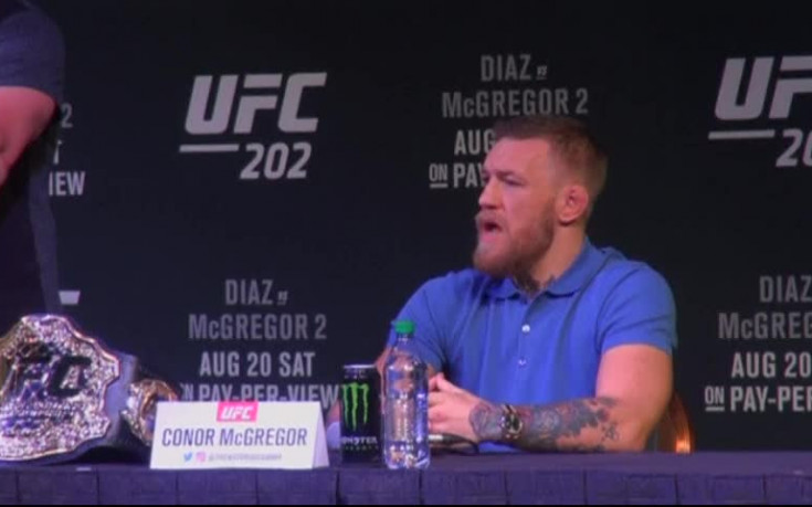 Шоуто на Конър: Псувни, средни пръсти и летящи бутили преди боя с Диаз