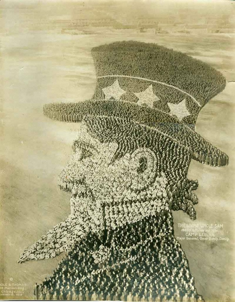 "Живият Чичо Сам", 1919 г.<br />
В композицията участват 19 000 военни.