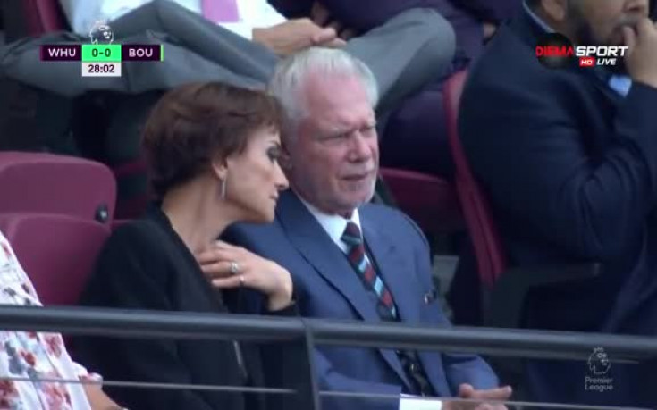 ВИП-персони гледат дебюта на 