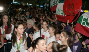 Трогателно посрещане на българските гимнастички