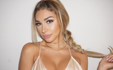 Едрогърда красавица прекоси Океана заради Погба