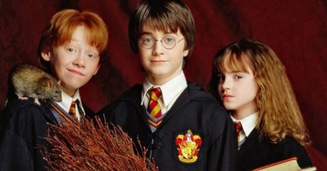 Отдавна няма дрънчащ звънец няма малки дървени чинове няма прашни