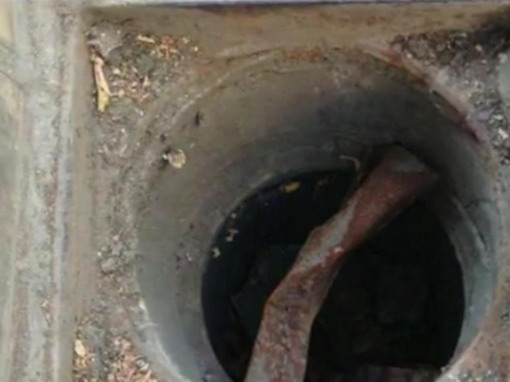 Жена падна в двуметрова шахта в центъра на София Инцидентът