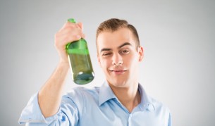 Учените установиха кога хората са по-общителни