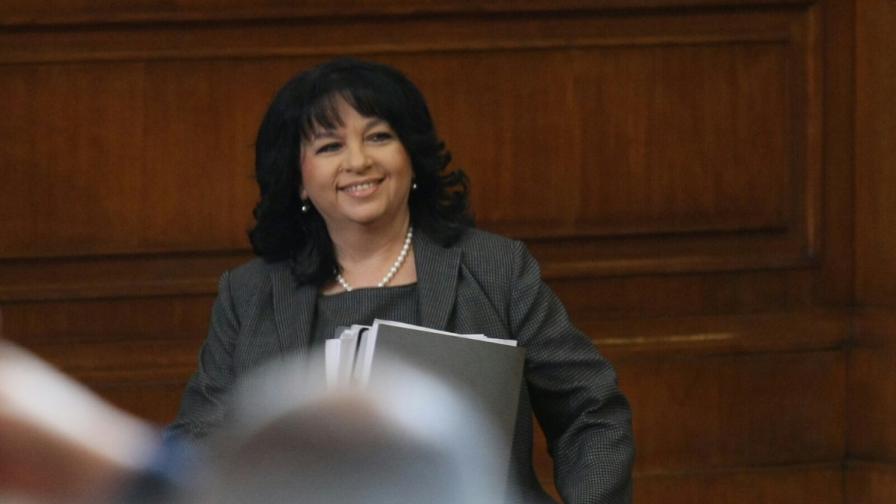 Министърът на енергетиката Теменужка Петкова в Народното събрание