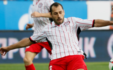Амкар с българския си капитан удари лидера 