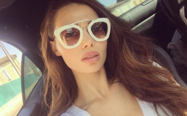 СНИМКИ: Красавица готова да умре за Специалния