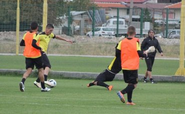 Ботев играе с последния във Втора лига по време на паузата