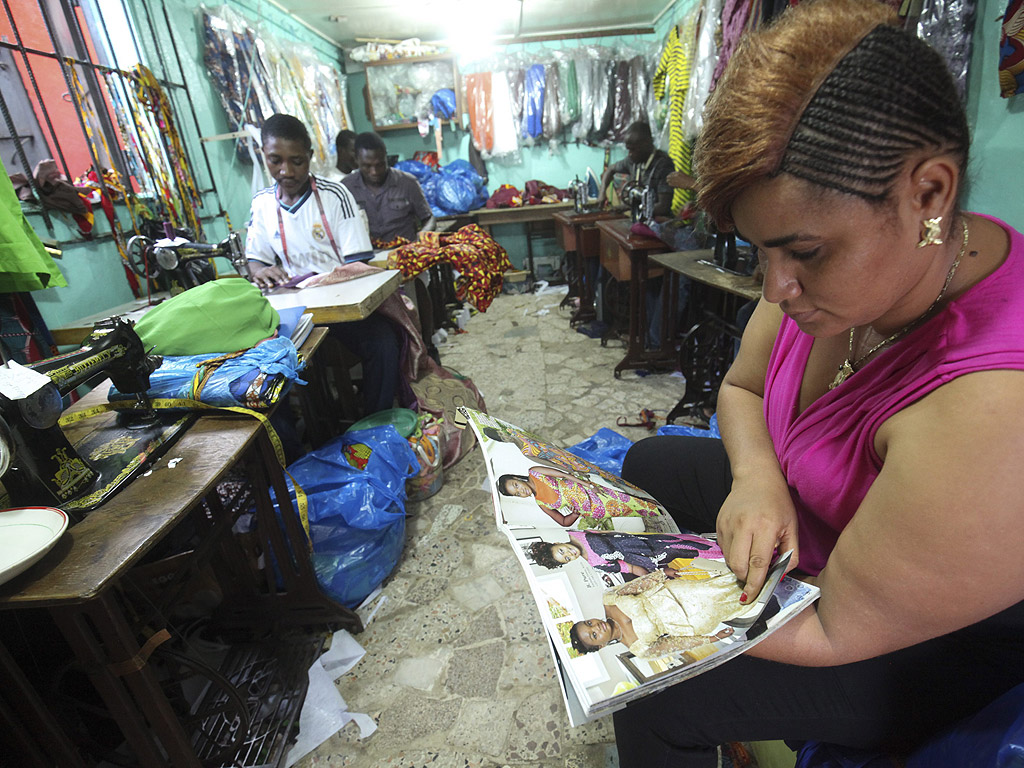 Според Националния шивашки съюз на работниците в текстилната индустрия (LNTTGAWU) има около 8000 шивачи в Либерия.