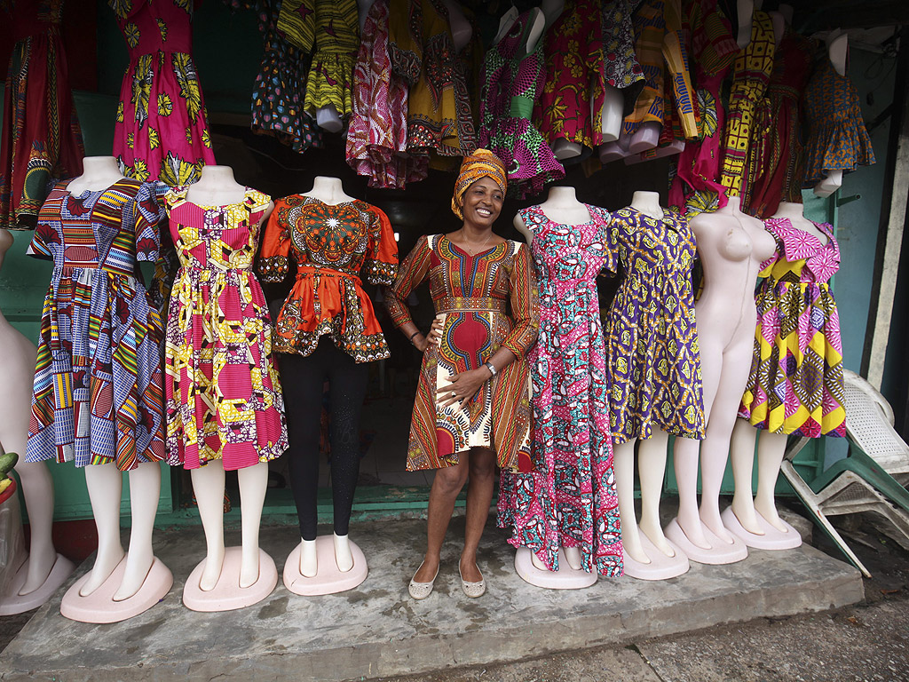 Либерийската модна индустрия започна бума в началото на 1980. Днес шивачите са изправени пред множество предизвикателства в резултат на масовия внос от китайски модни продукти на местните пазари.