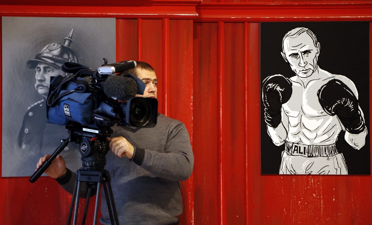 Изложба в Москва през 2015 г. представи руския президент Владимир Путин в различни легендарни образи от историята. Вижте как би изглеждал Путин в образа на боксьора Мохамед Али 