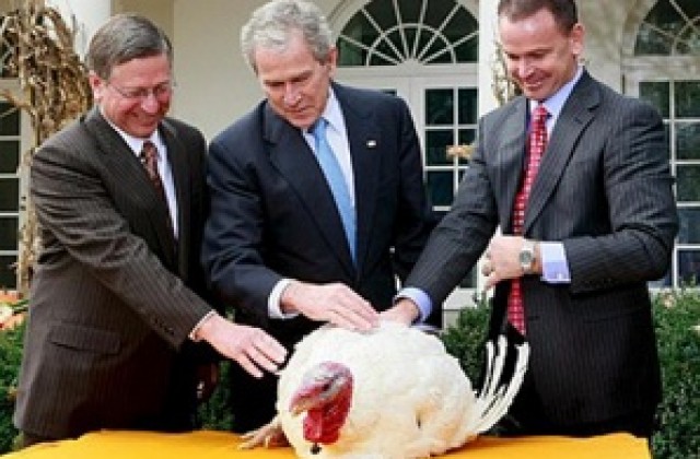 Буш помилва две пуйки