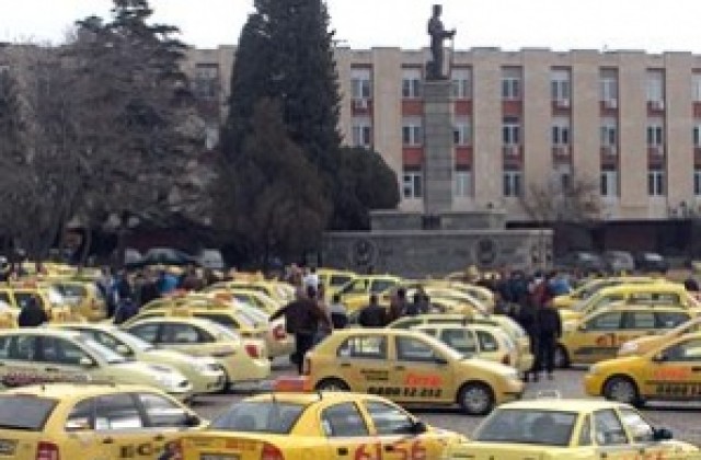 Разпитват таксиметрови шофьори във връзка с убийството на колегата им