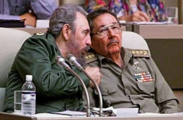 Обмислят евентуално евакуиране на семейството на Кастро