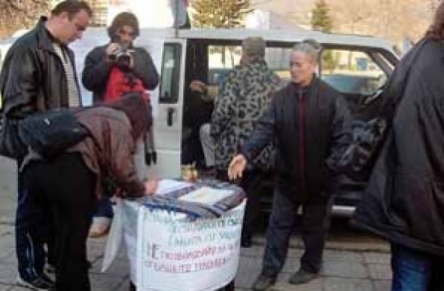 Митинг срещу акциза върху домашната ракия в Сливен