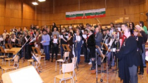 Записват песента Не сте сами
