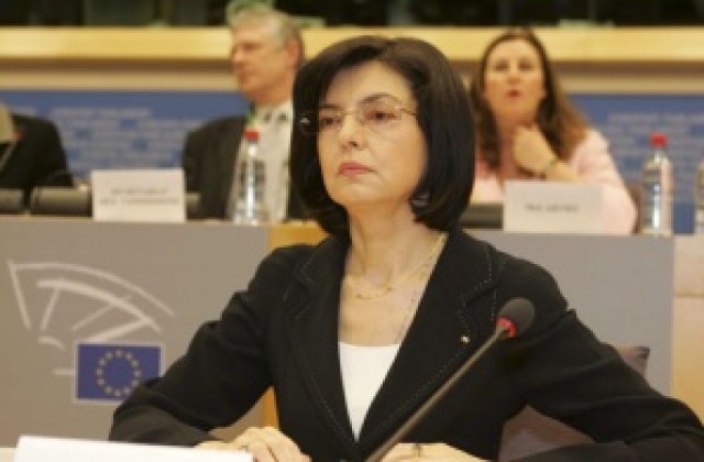 Меглена Кунева представя Зелена книга за защита на потребителите