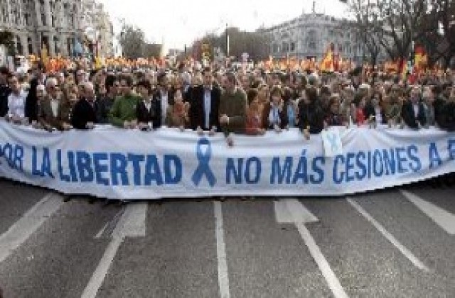Протестиращи призоваха за оставката на Сапатеро заради борбата с тероризма
