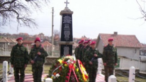 Осветиха възстановен войнишки паметник в Казанлъшко
