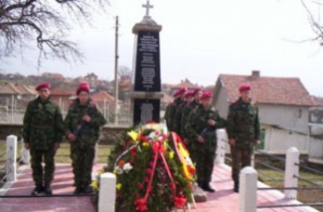 Осветиха възстановен войнишки паметник в Казанлъшко