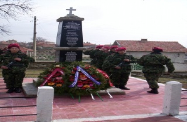 Осветиха войнишки паметник в Горно Черковище