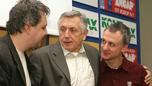 Менцел Да открием искрата хумор помагаща ни да преживеем