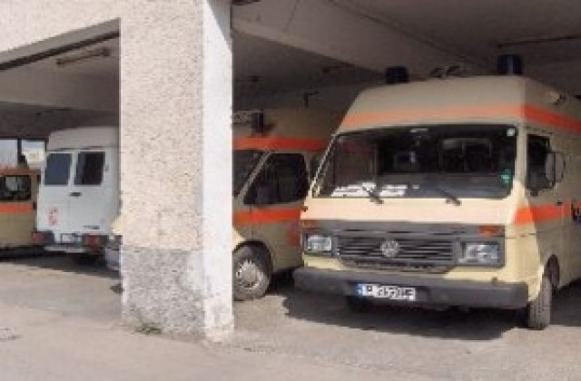 Центърът за спешна помощ има нужда от лекари и линейки