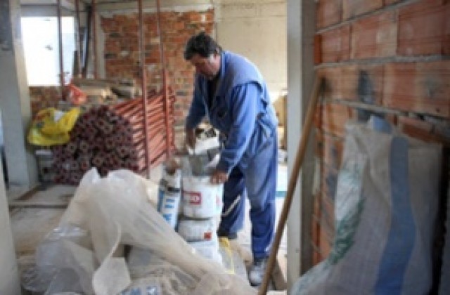 Монтажник с опасност за живота след трудова злополука