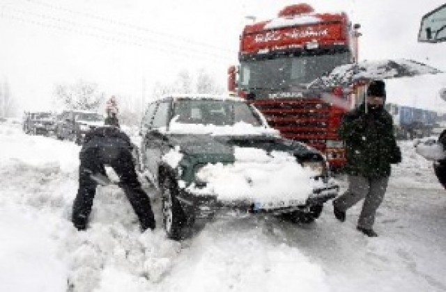 Двама души загинаха в Германия заради силните снеговалежи