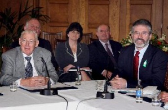 Историческа среща на основните партии в Северна Ирландия
