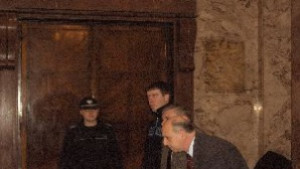 Има разминаване между защитната теза на адвокатите на Синан и
