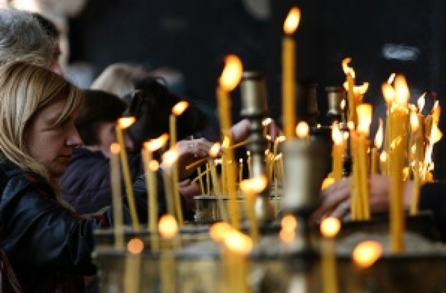 Благодатният огън слезе в църквата в Ерусалим