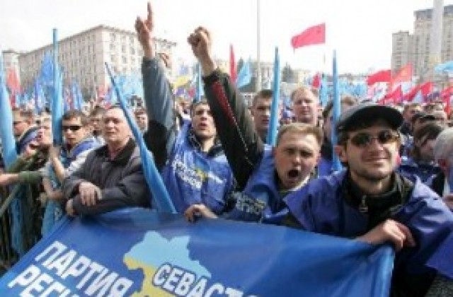 Квашневски ще помага за решаване на кризата в Киев
