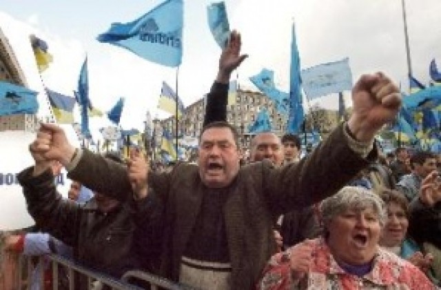 Украинската опозиция събра 20 хиляди души на митинг