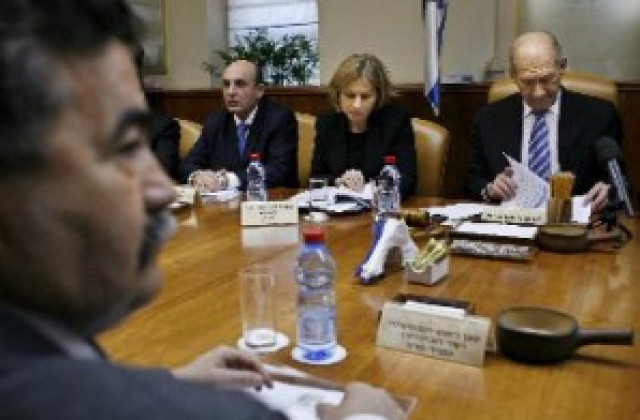 Израелският министър на отбраната подава оставка?