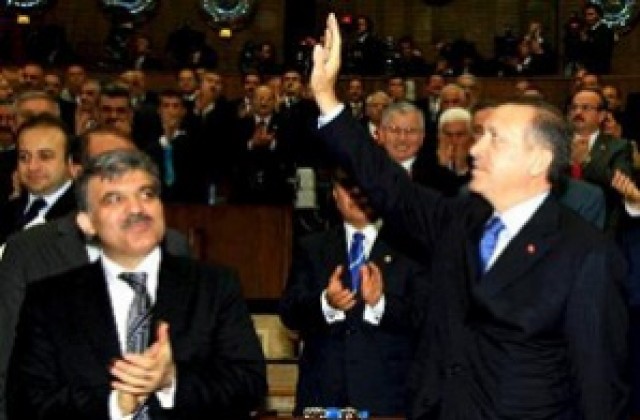 Турският парламент насрочи нови избори за президент