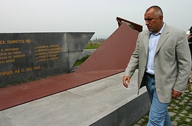 Борисов поднесе венец пред паметника на загинали войници