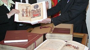 Библиотеката на НС получи прототипно издание на Манасиевата хроника