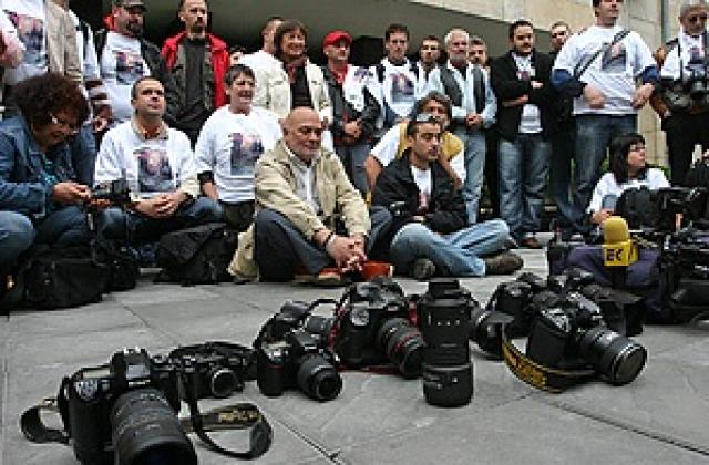 40 фоторепортери протестираха пред МВР