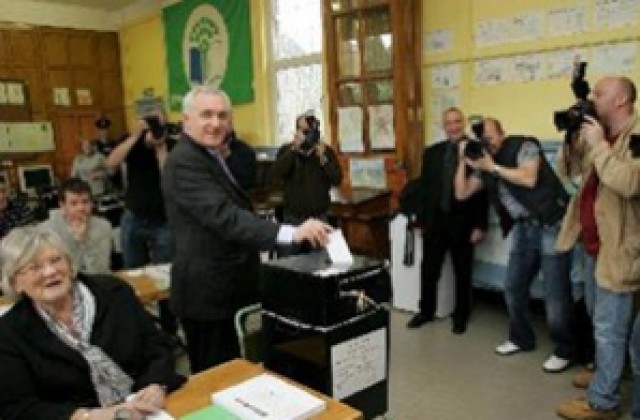 Партията на Бърти Ахърн води в предварителните резултати на изборите в Ирландия