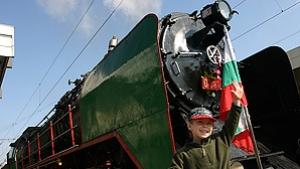 Близо 200 деца пътуваха с ретро влак по случай 1