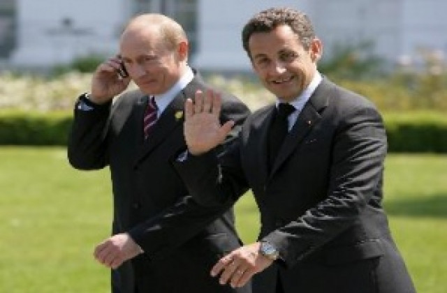 Саркози предлага отлагане на решението за статута на Косово