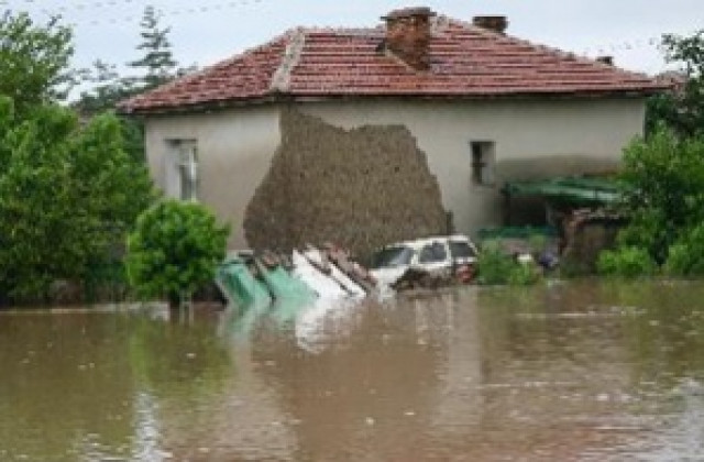 БЧК посещава пострадалите селища в Пловдивско и Пазарджишко