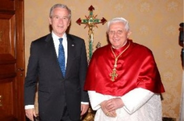 Светият отец обсъди с Буш срещата на върха на Г-8