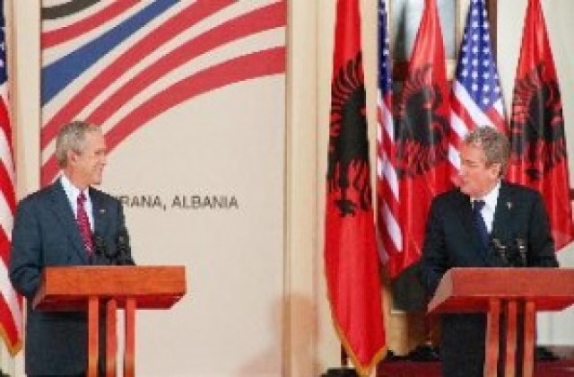 Буш против безкраен диалог за Косово