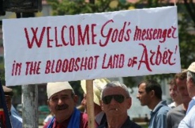 Албанците приветстват Буш