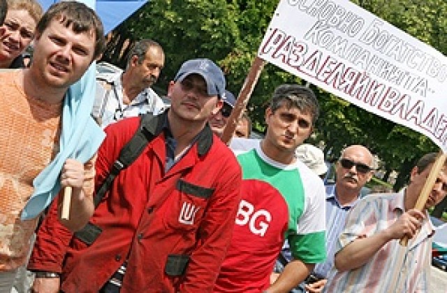 Работещи в Лукойл-Нефтохим искат промени на наредбите за труд